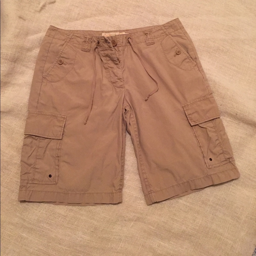 J Crew khaki cargo shorts size 6 EUC (run large)