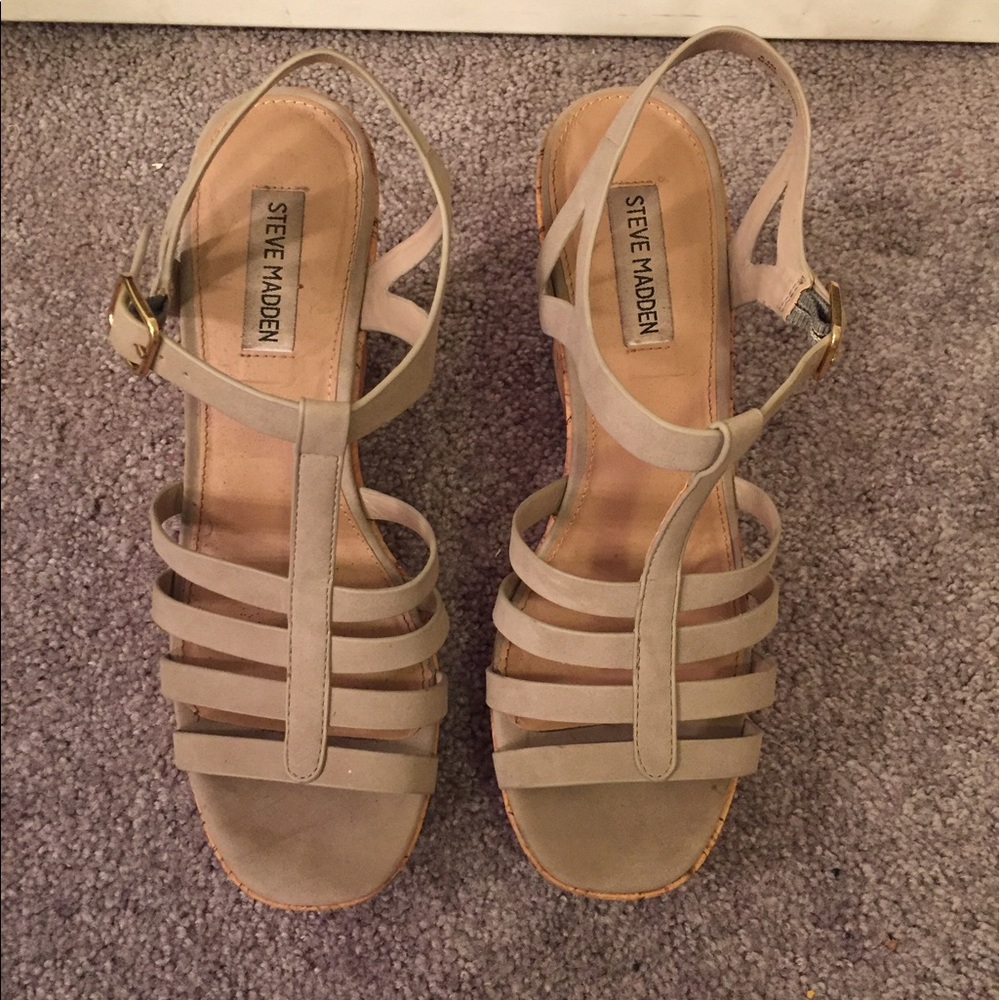 Steve Madden wedges in olive