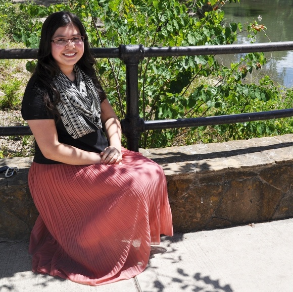 Meet your Posher, Sarah - Picture 2 of 2