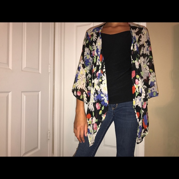 Flower kimono - Picture 1 of 2