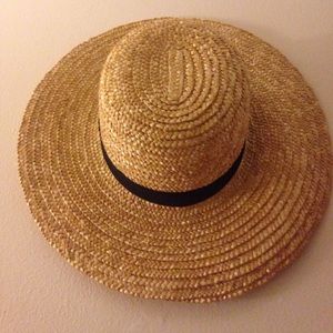 Wide brim straw hat