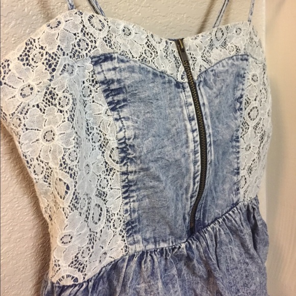 LIKE NEW!!! PEPLUM Top with front zipper - Picture 2 of 6