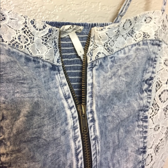 LIKE NEW!!! PEPLUM Top with front zipper - Picture 4 of 6