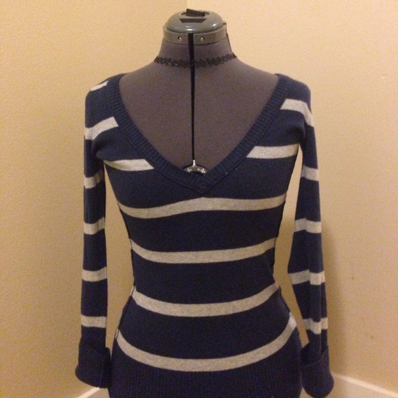 Aeropostale Tops - 🎉Long sleeve v-neck shirt/sweater PRICE DROPPED
