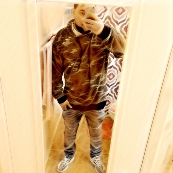 Meet your Posher, Gary - Picture 1 of 1