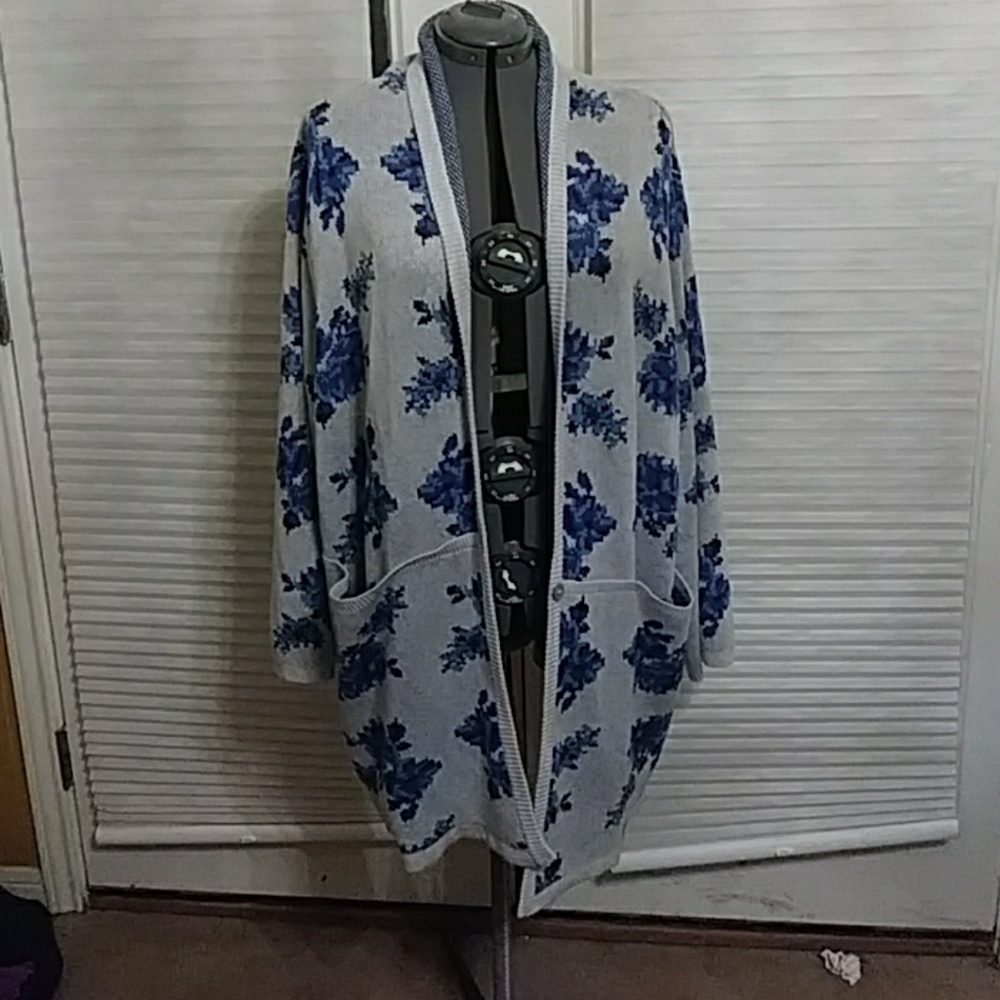 DISCOUNTED SHIPPING Knit sweater/coat/shrug
