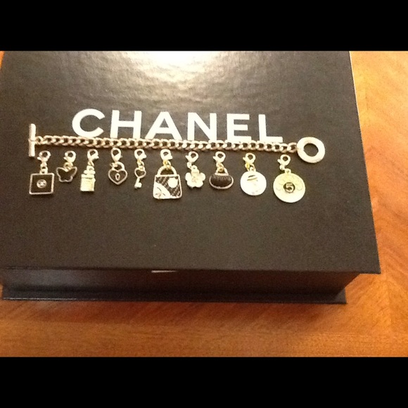 Designer Charm - Picture 3 of 4