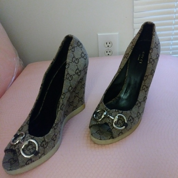 Authentic Gucci open toe wedge heels - Picture 2 of 3