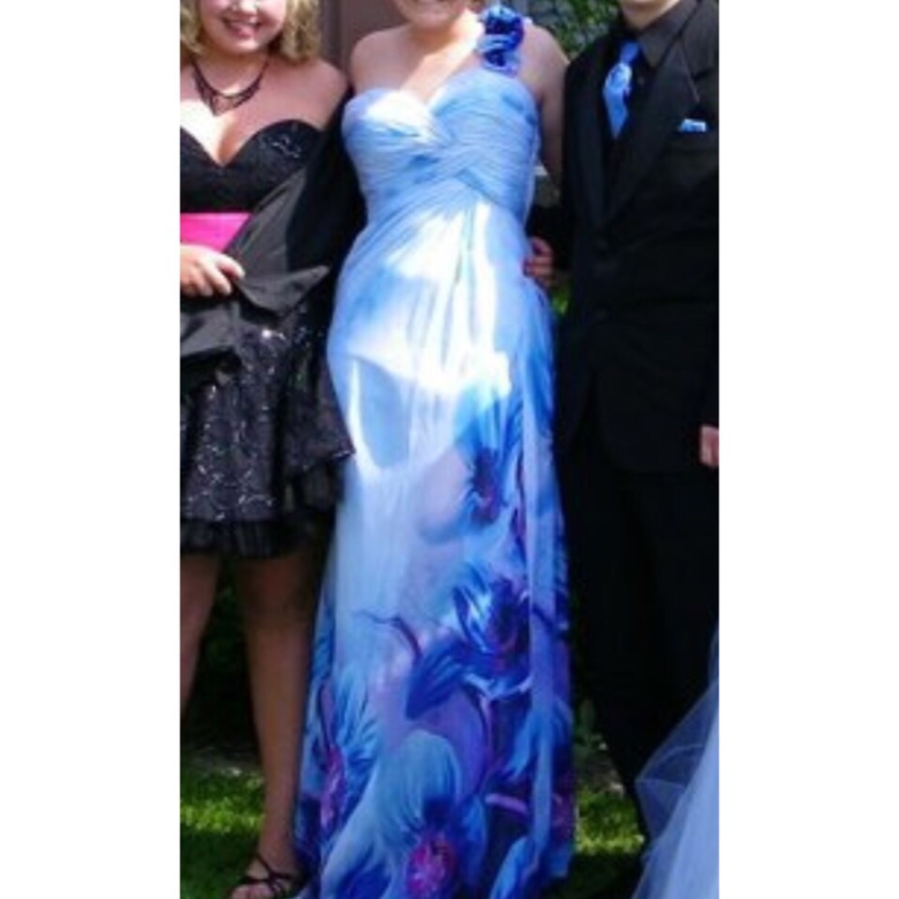 MOTIVATED TO SELL Prom dress