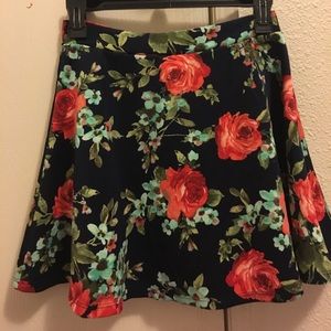 Black circle/skater skirt with floral print