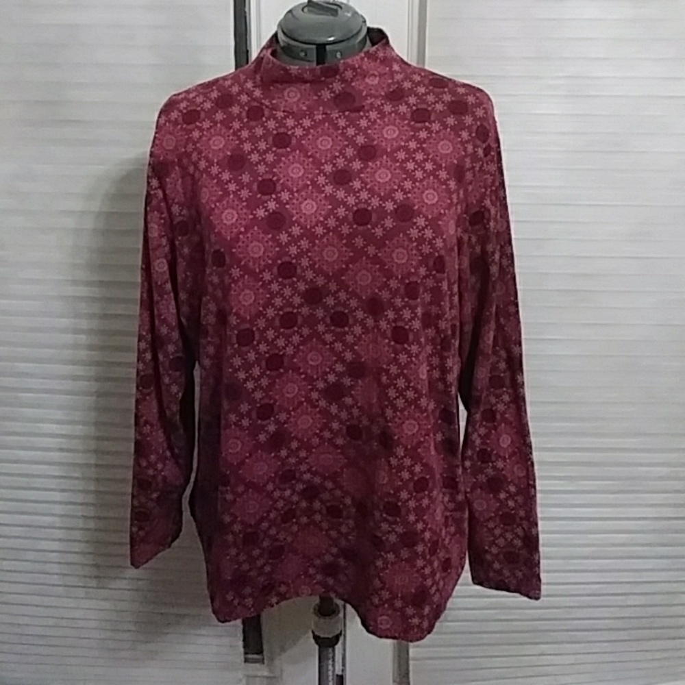 DISCOUNTED SHIPPING Long Sleeve Top