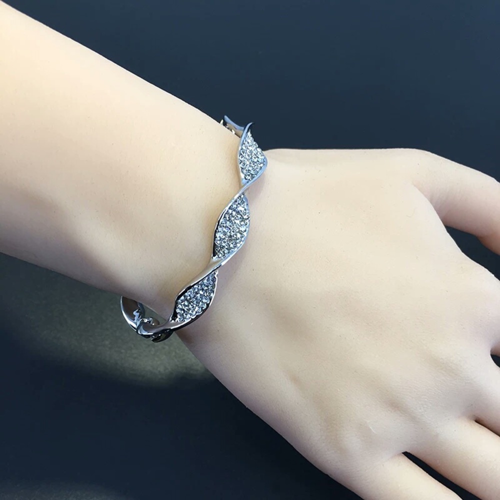 Twist Crystal Bracelet NWOT