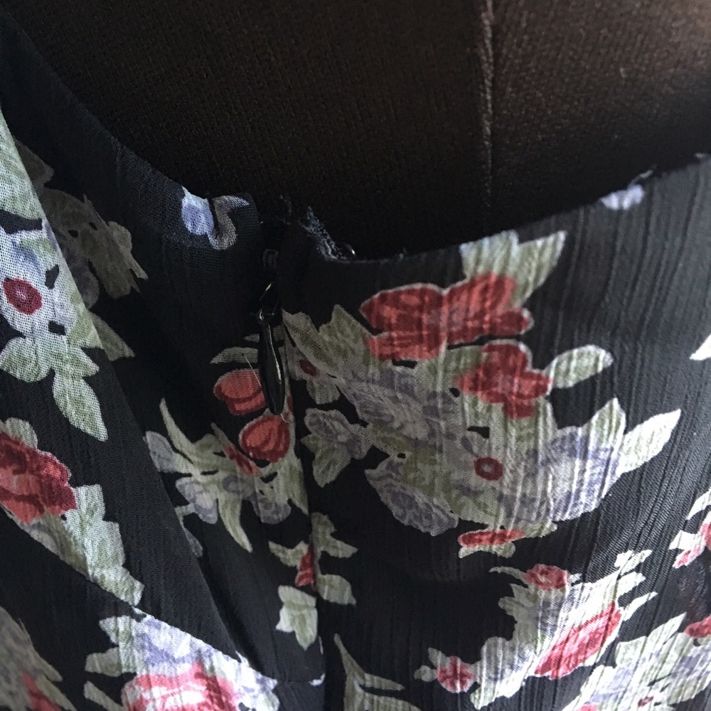 GUESS FLORAL DRESS - Picture 5 of 8