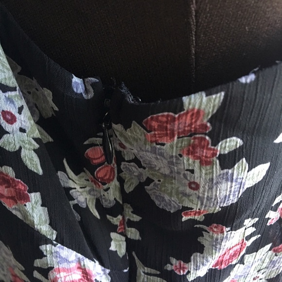 GUESS FLORAL DRESS - Picture 5 of 8