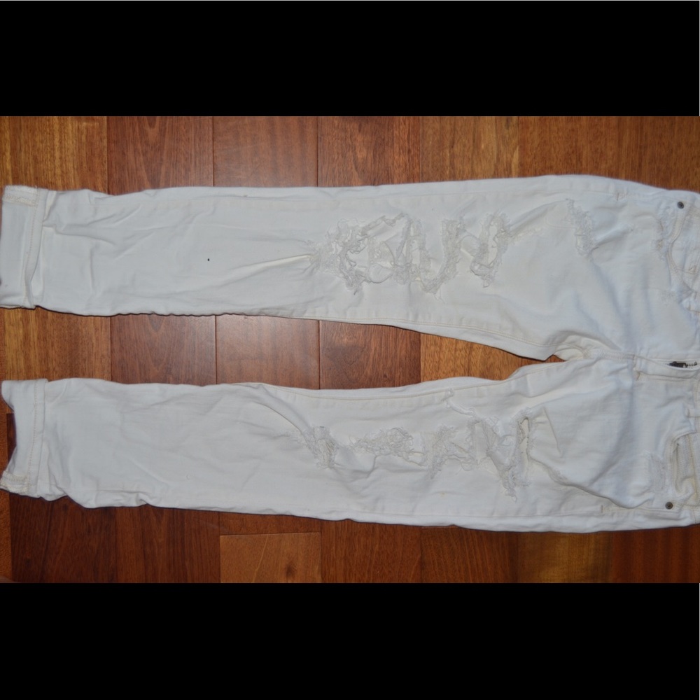 White distressed skinny jeans