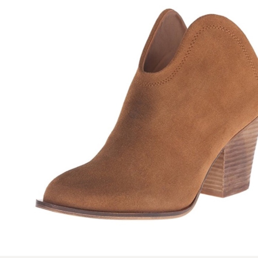 Chinese Laundry Kelso Bootie in Caramel Suede✨