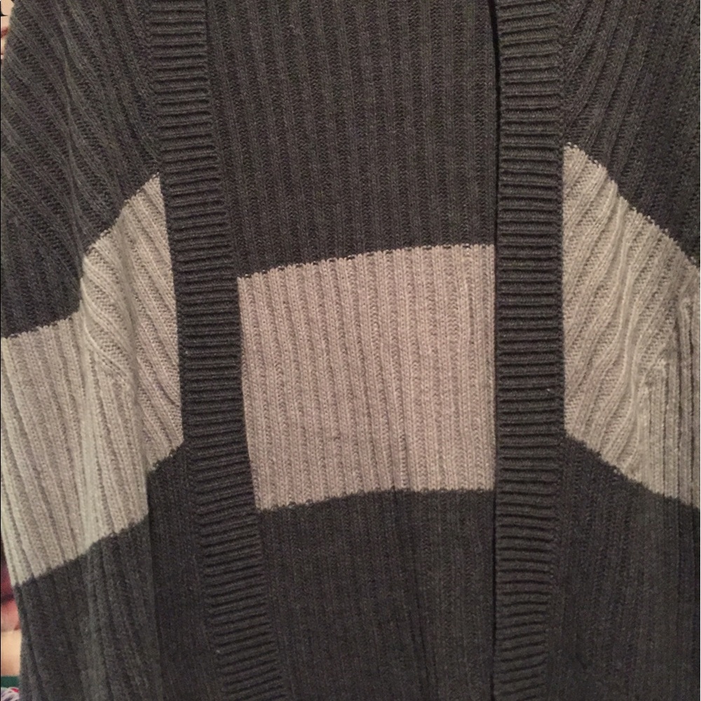 Grey on grey sweater - Picture 2 of 2
