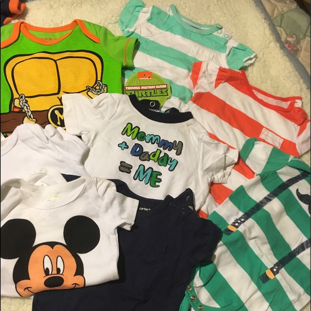 Bundle of 8 onesies
