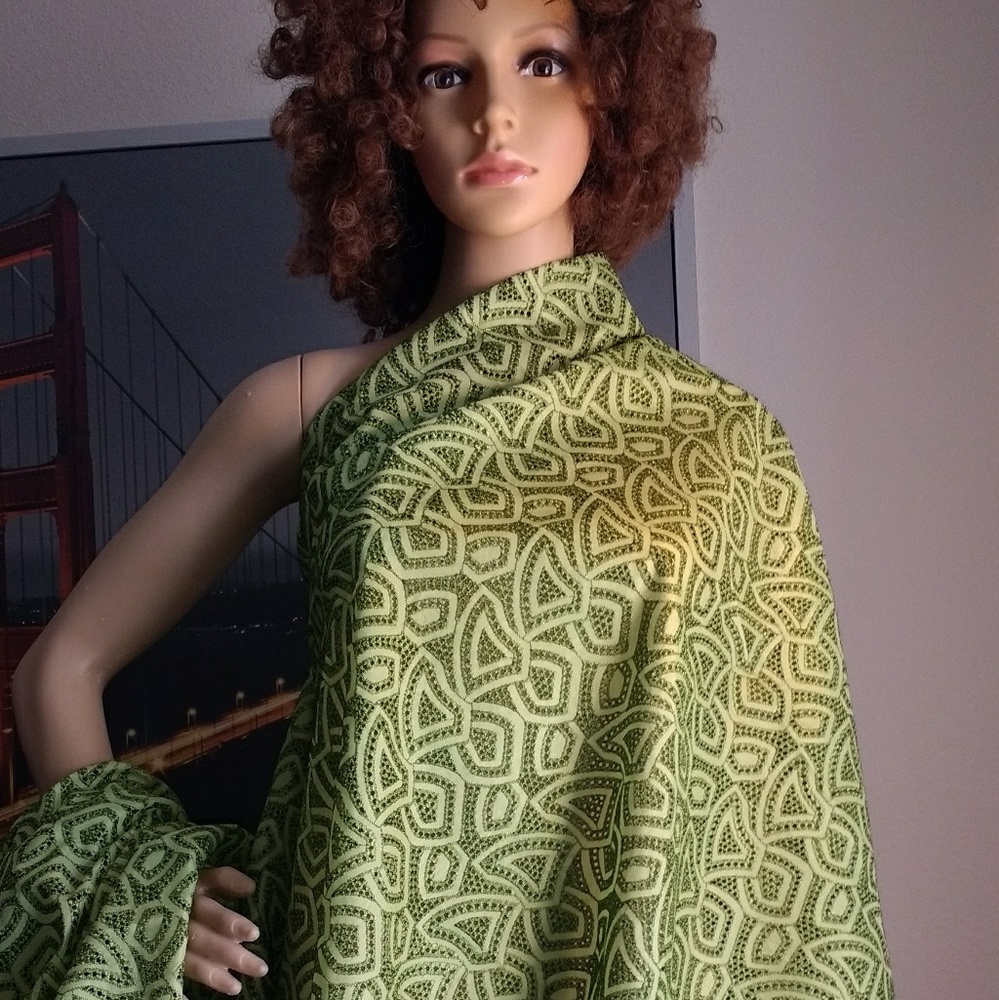 Iro and buba design in lace fabric - Picture 2 of 2
