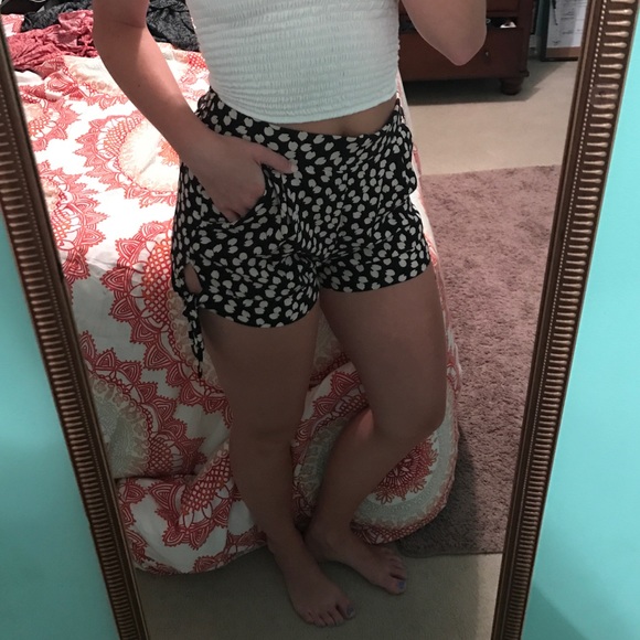 High waisted shorts - Picture 1 of 4