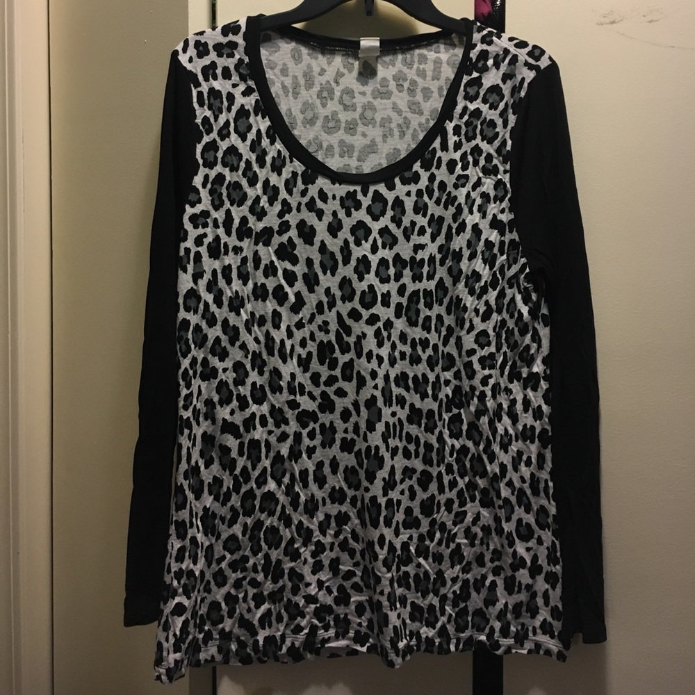 Long sleeve stretch shirt.