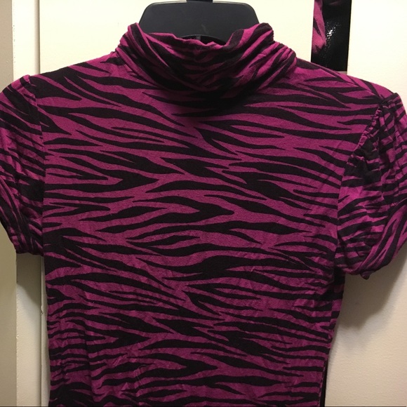 Short sleeve turtle neck! - Picture 2 of 2