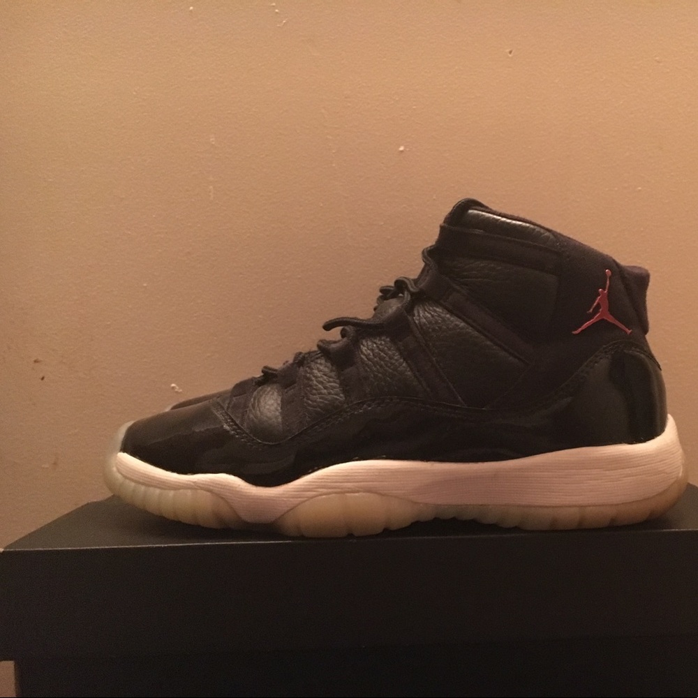 Air Jordan 11 Retro Holiday 72-10