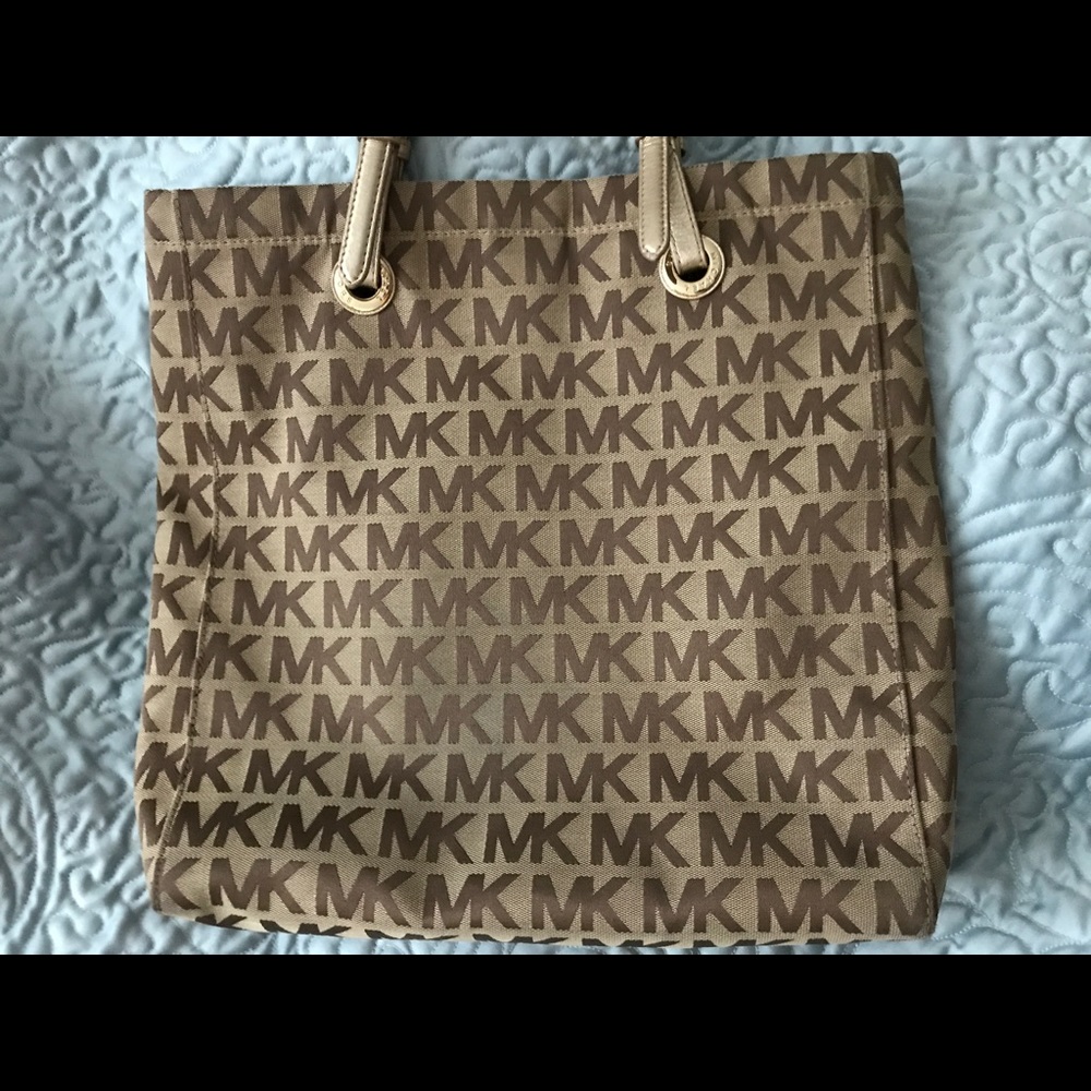 MIchael Kors Signature Tote