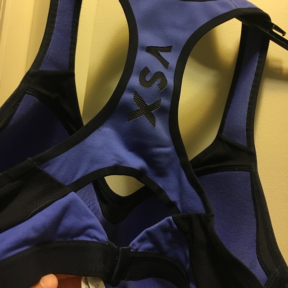 34dd VS sports bra - Picture 2 of 3