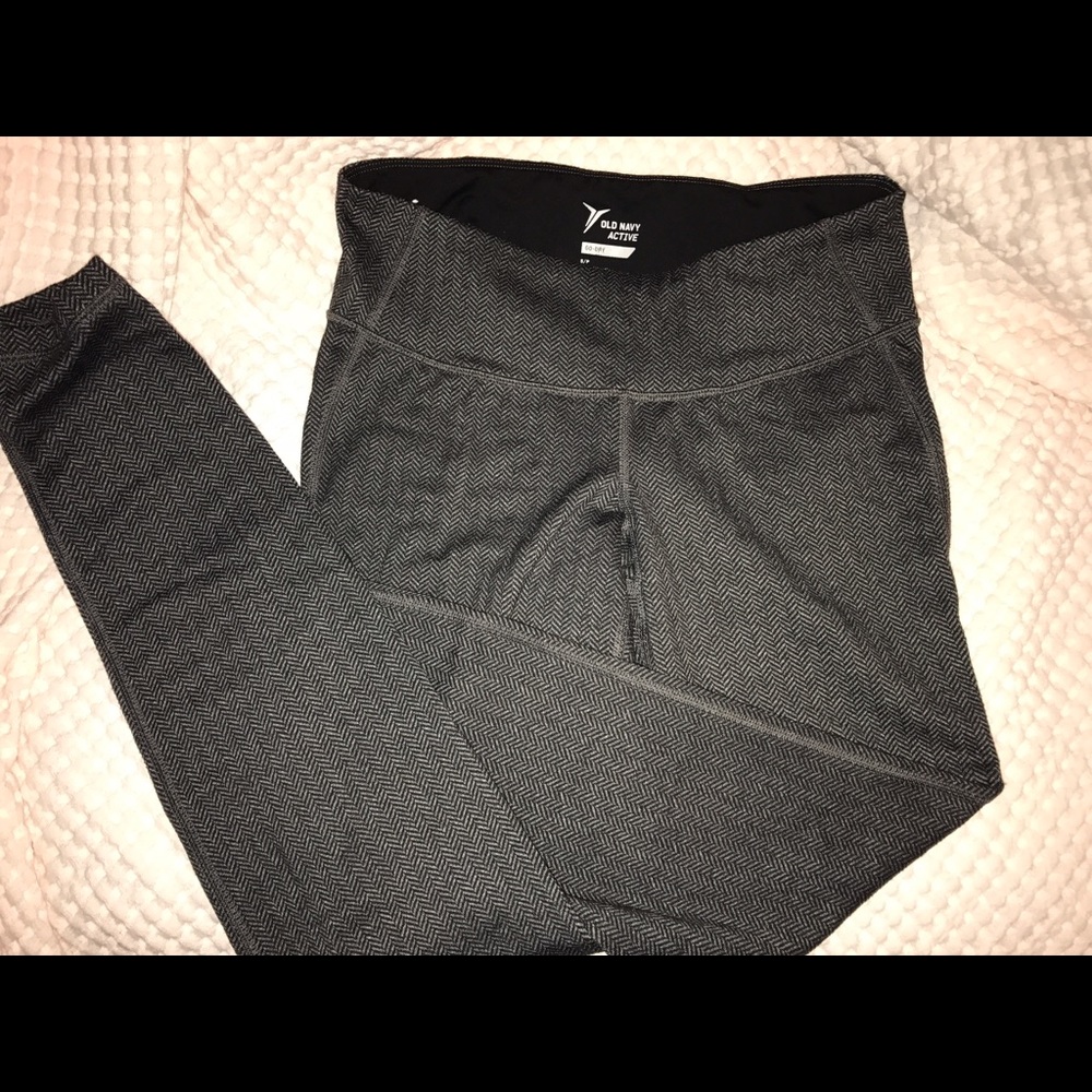 Old Navy Go-Dry Mid-Rise Compression Leggings