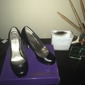 Madden Girl by Steve Madden black pumps