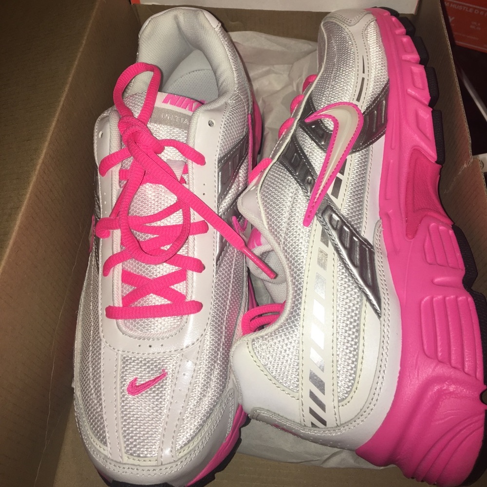 🆕Nike Women's Initiator Running Shoes - Picture 2 of 5