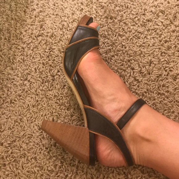 Heels - Picture 3 of 7