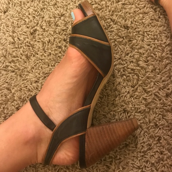 Heels - Picture 4 of 7