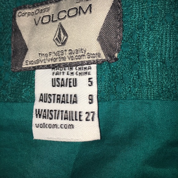 Teal Volcom never worn mini skirt. Size 5 - Picture 4 of 7