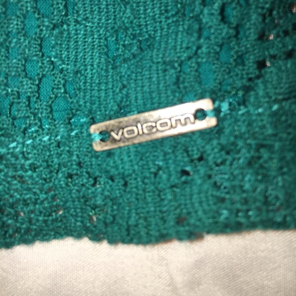 Teal Volcom never worn mini skirt. Size 5 - Picture 5 of 7