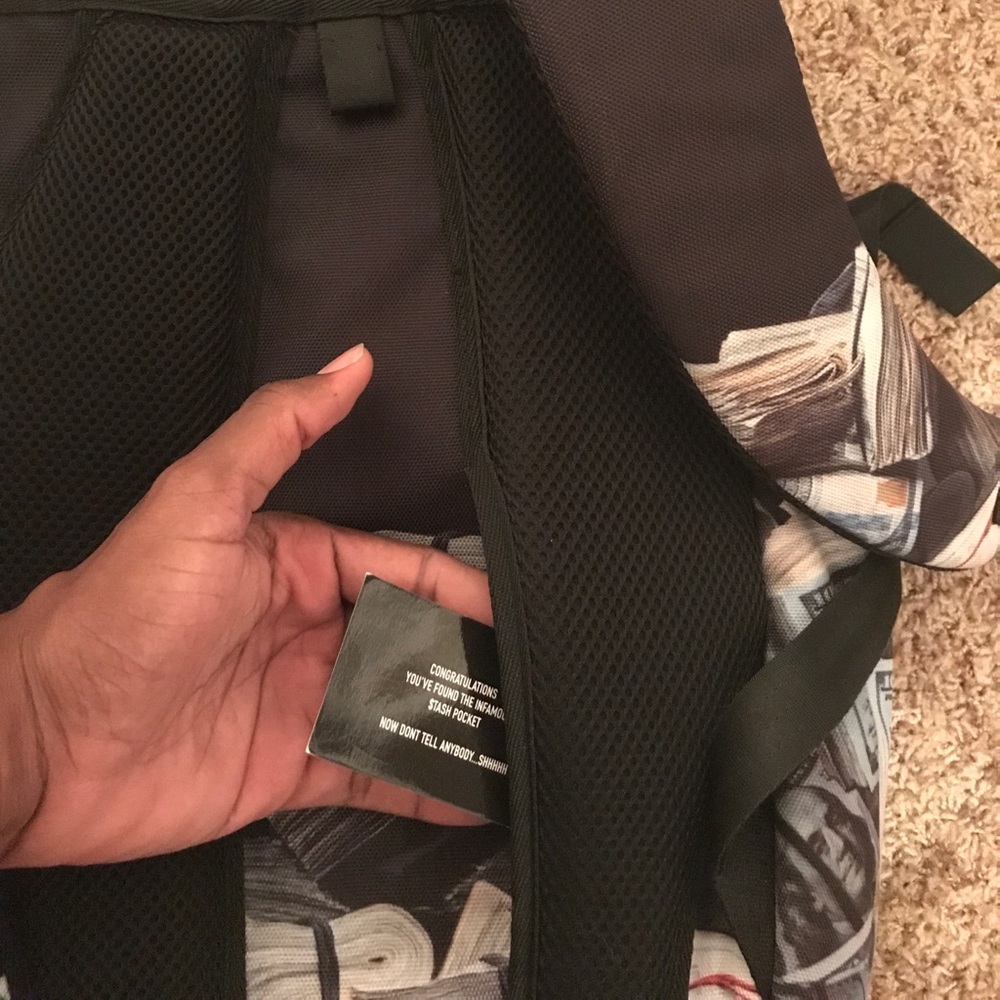 Backpack - Picture 3 of 4