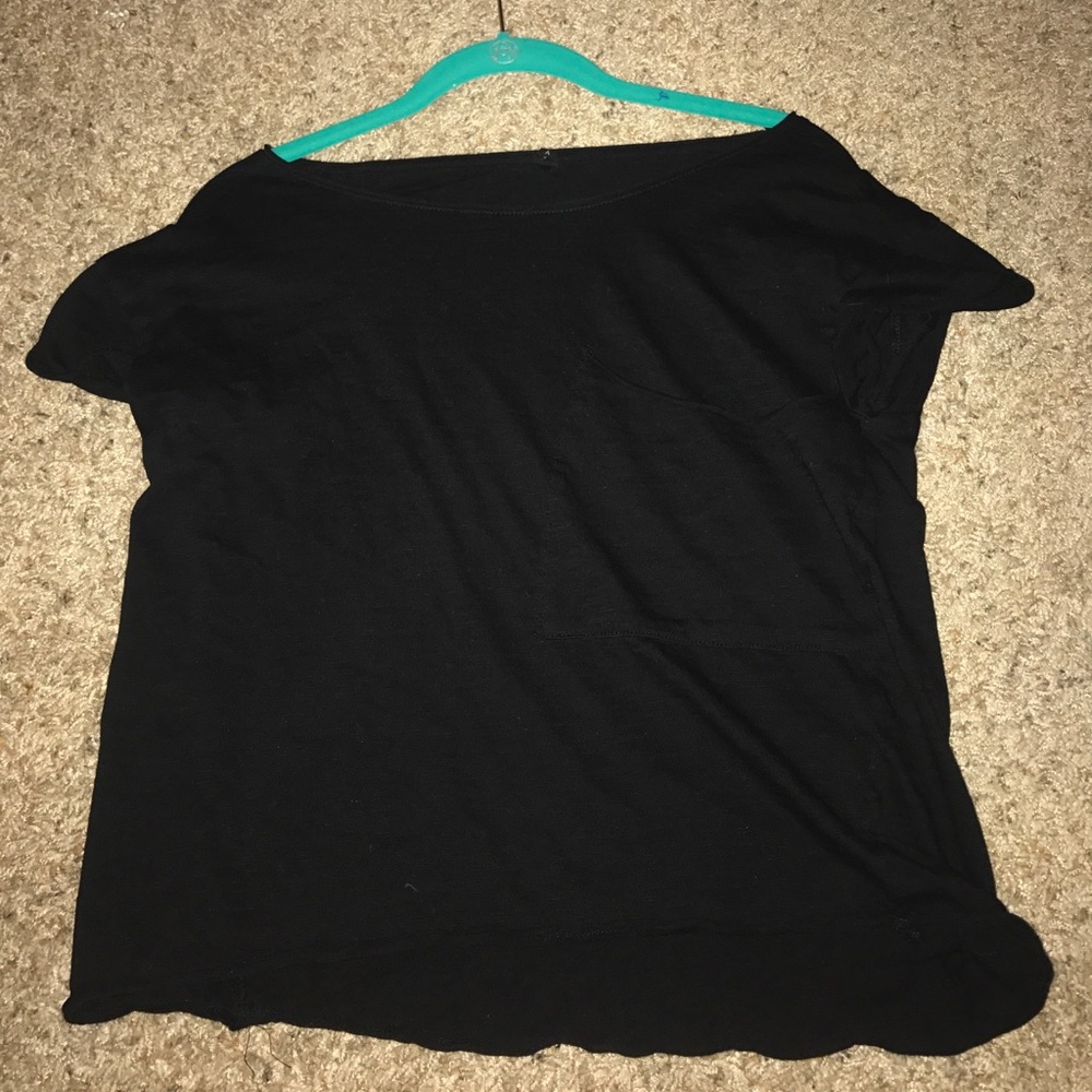 Black Basics pocket tee