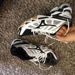 Muzuno volleyball shoes