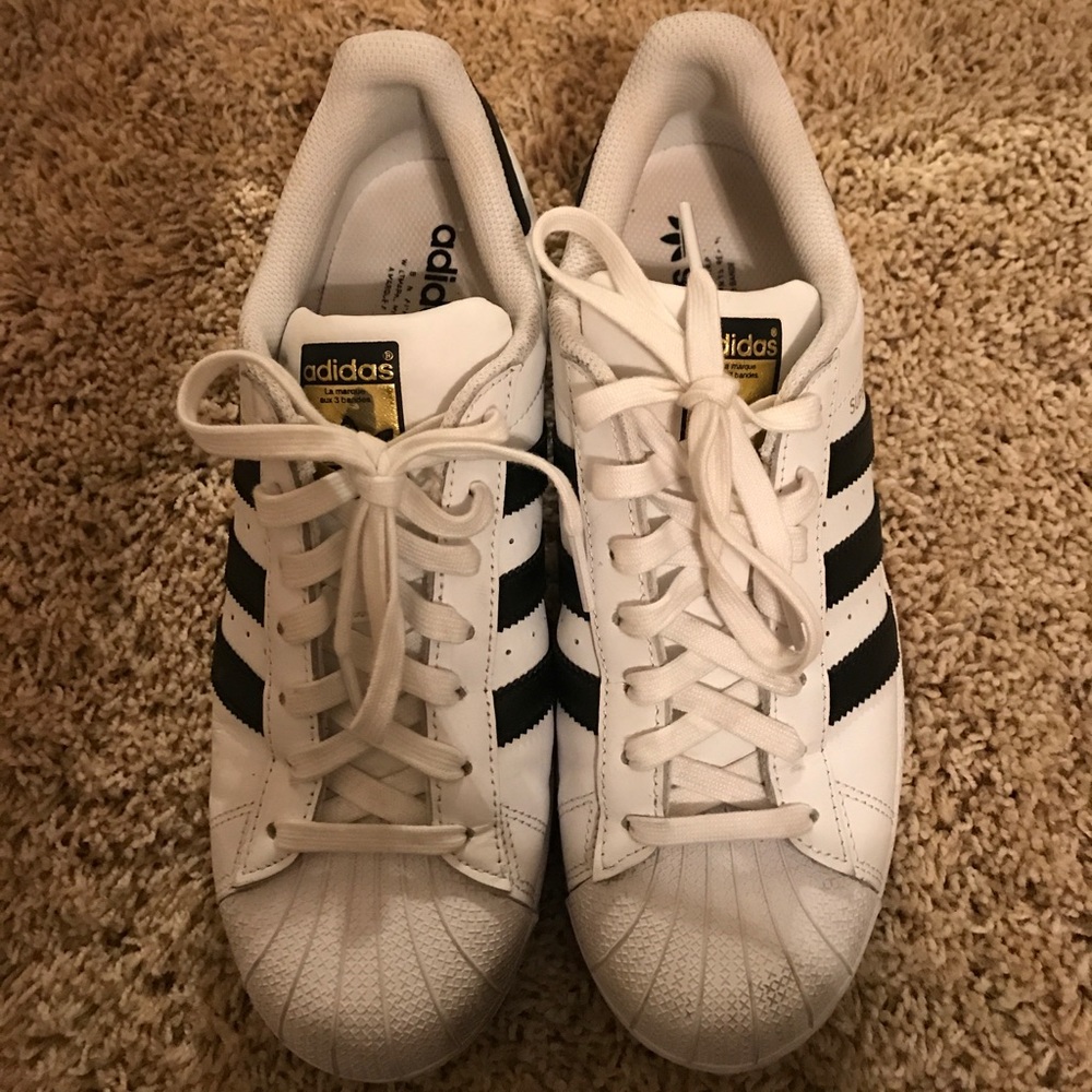 Adidas superstars!