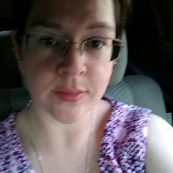 Meet your Posher, Melissa - Picture 3 of 3