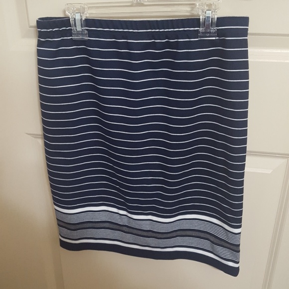 NWOT MAX STUDIO 2 PIECE DRESS BLUE AND WHITE - Picture 3 of 5