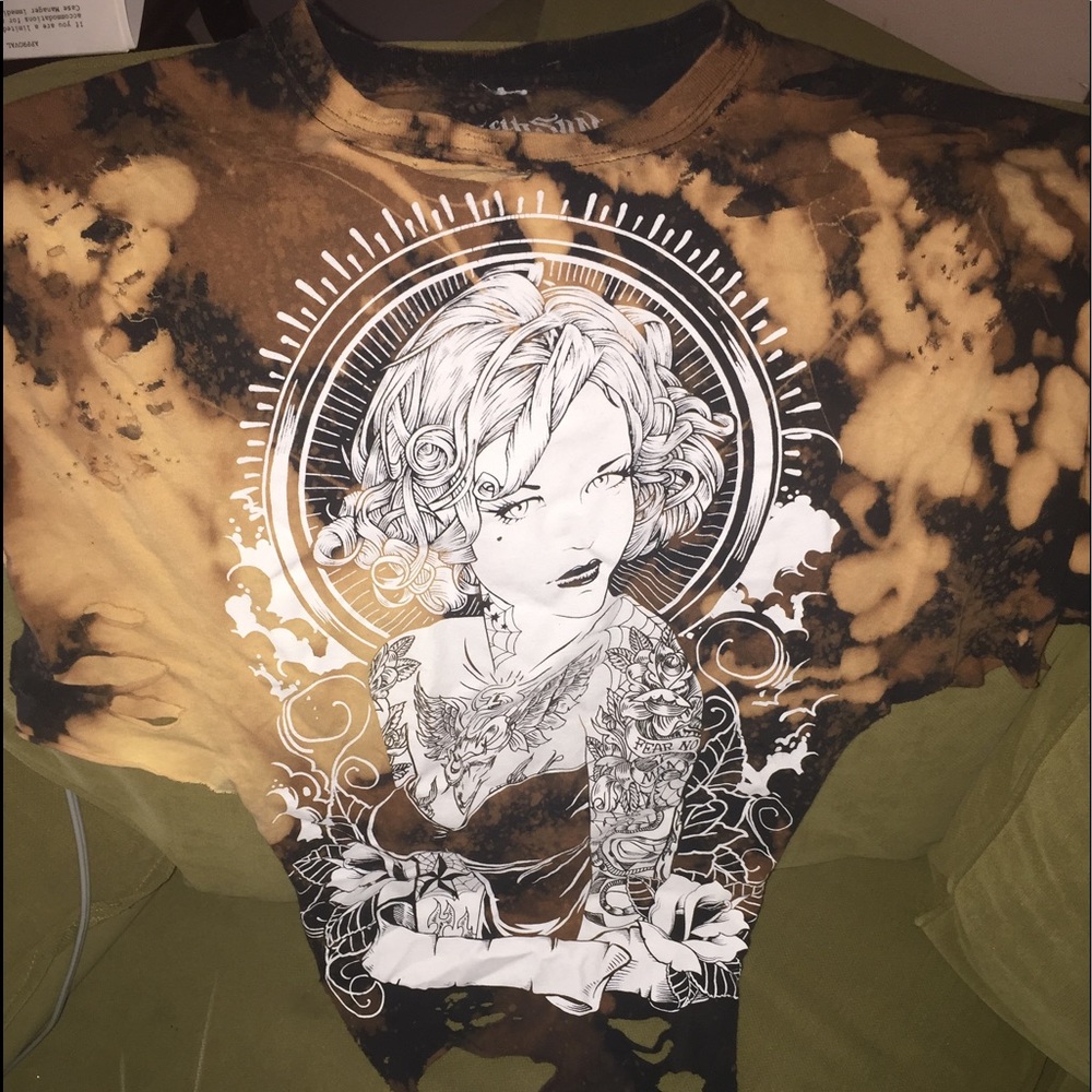 Destroyed Tee W/ Violin Back