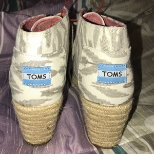 Toms Ikat Desert Wedges