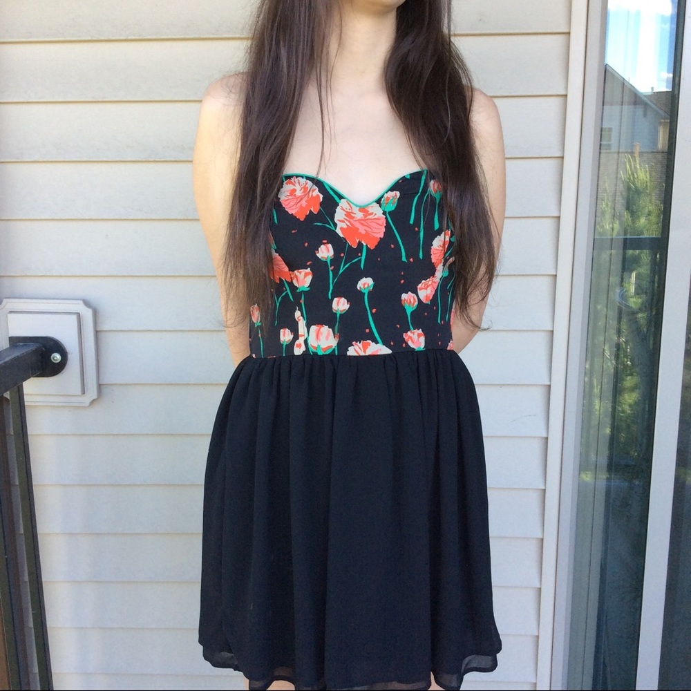 Gianni Bini Strapless Floral Dress