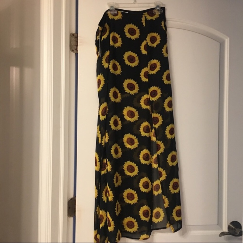 Sunflower skirt from Pacsun