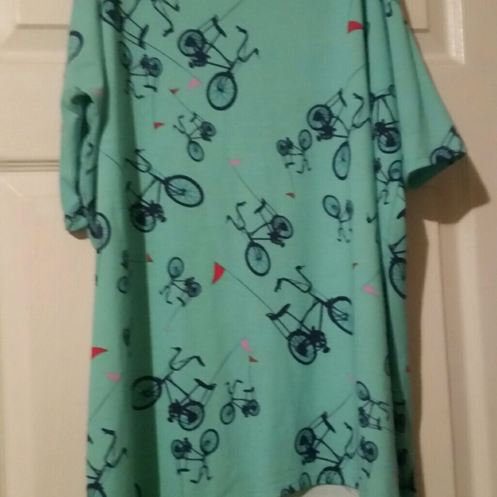 Irma top by LuLaRoe