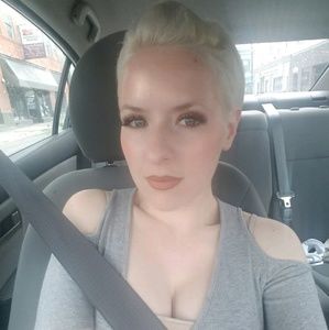 Meet your Posher, Angela