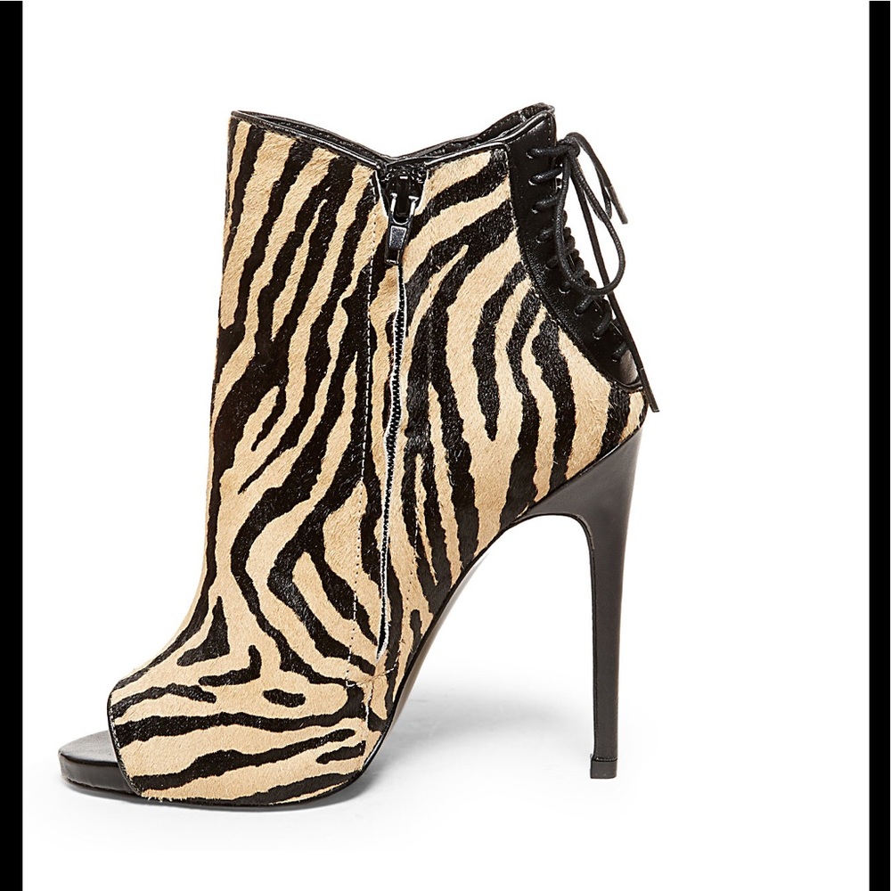 🚨🚨SOLD🚨🚨 Steve Madden Korsett Tiger 🐯 Booties - Picture 2 of 8