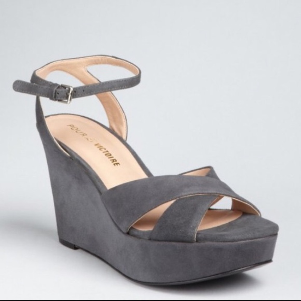 Pour La Victoire gray suede sandals